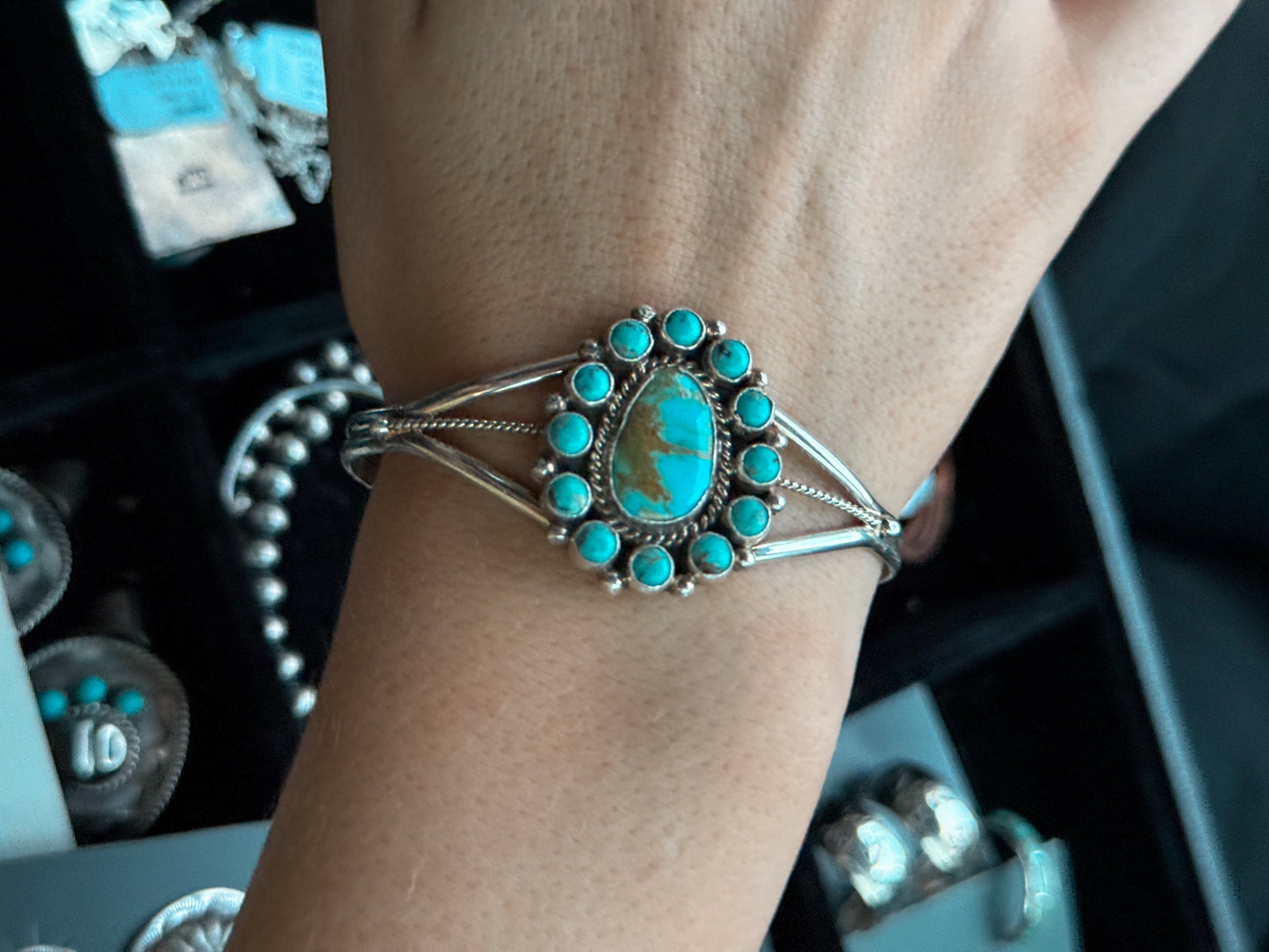 The small statement cuff