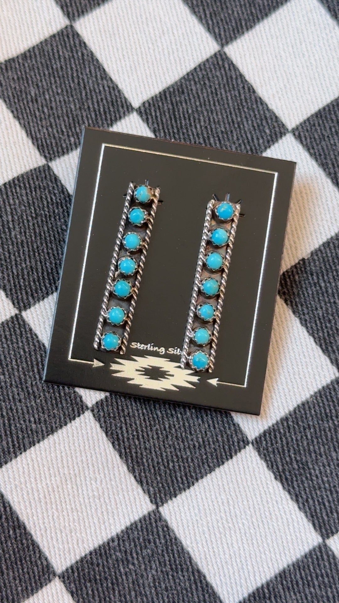 The RIO stud earrings