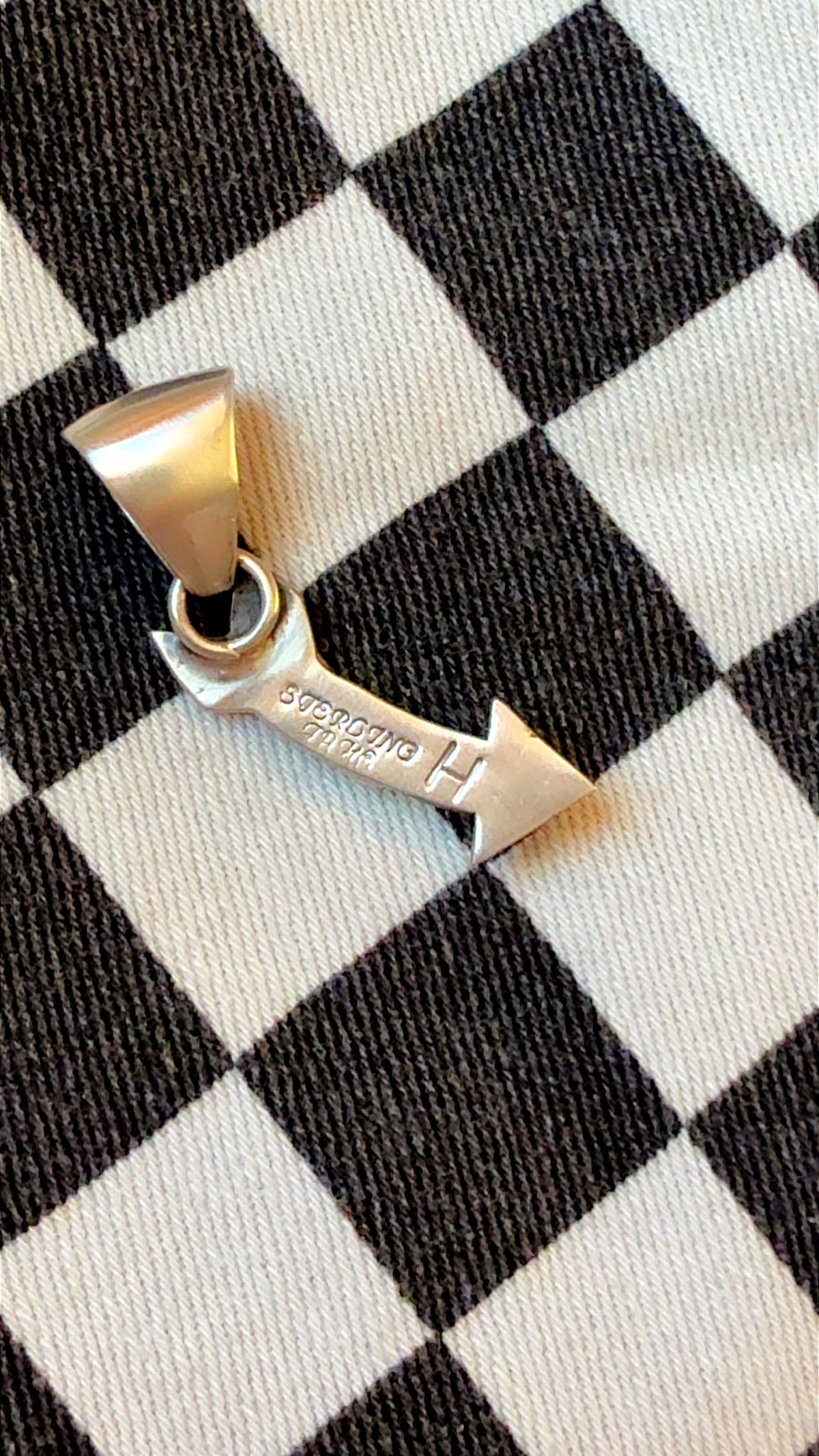 Kingman arrow pendant