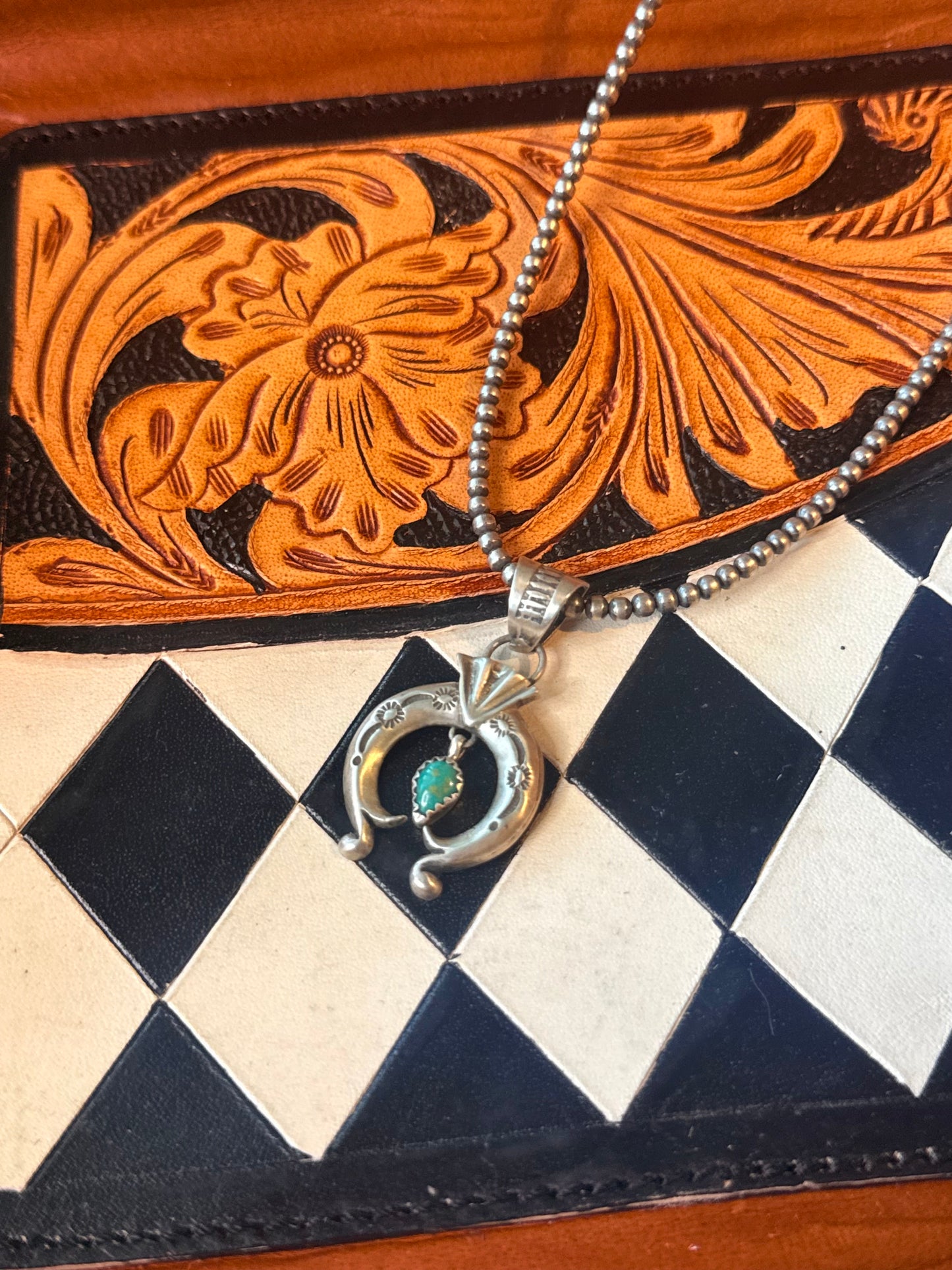 Naja pendant with sterling pearls