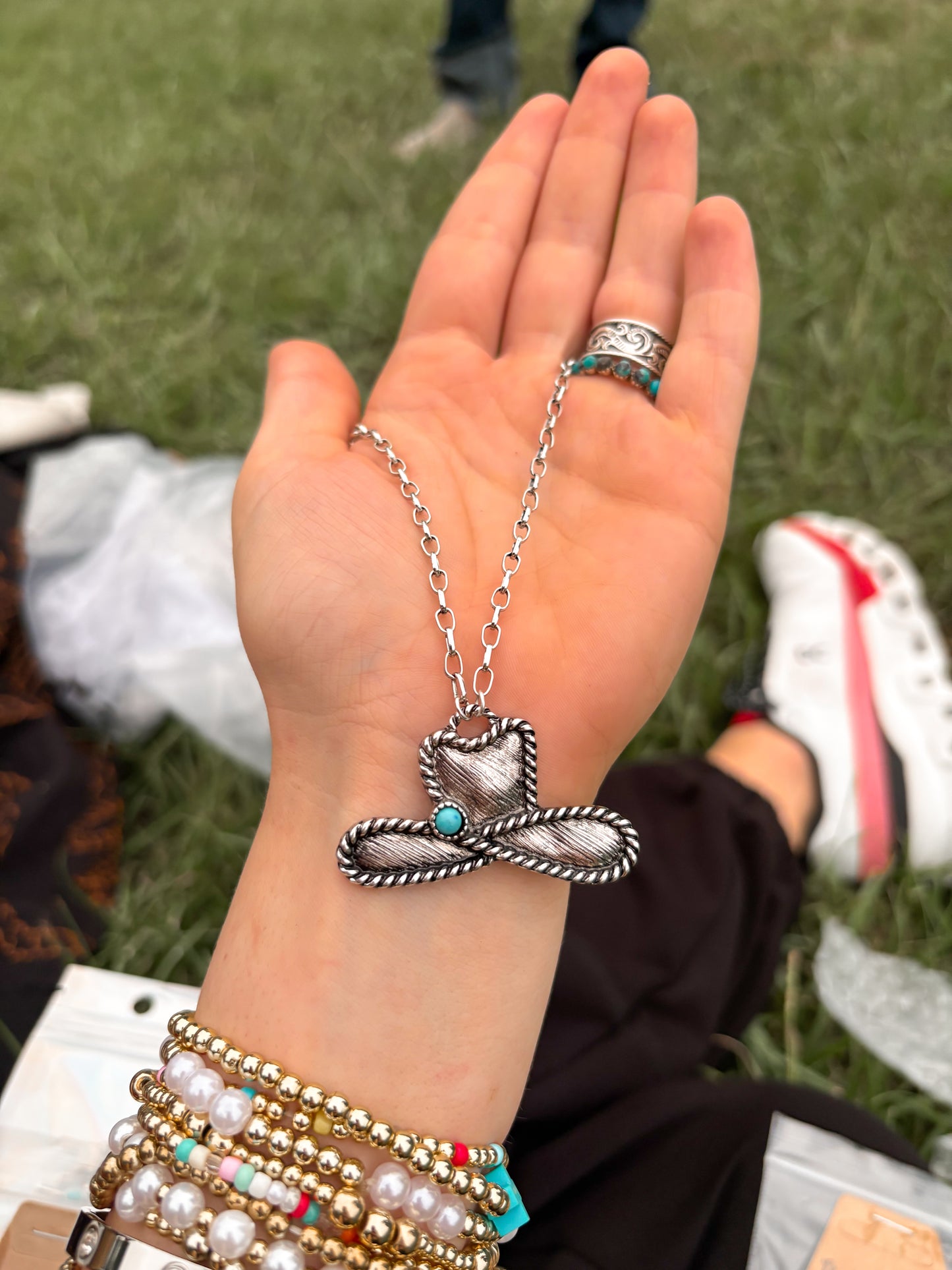 Little vanquero hat necklace
