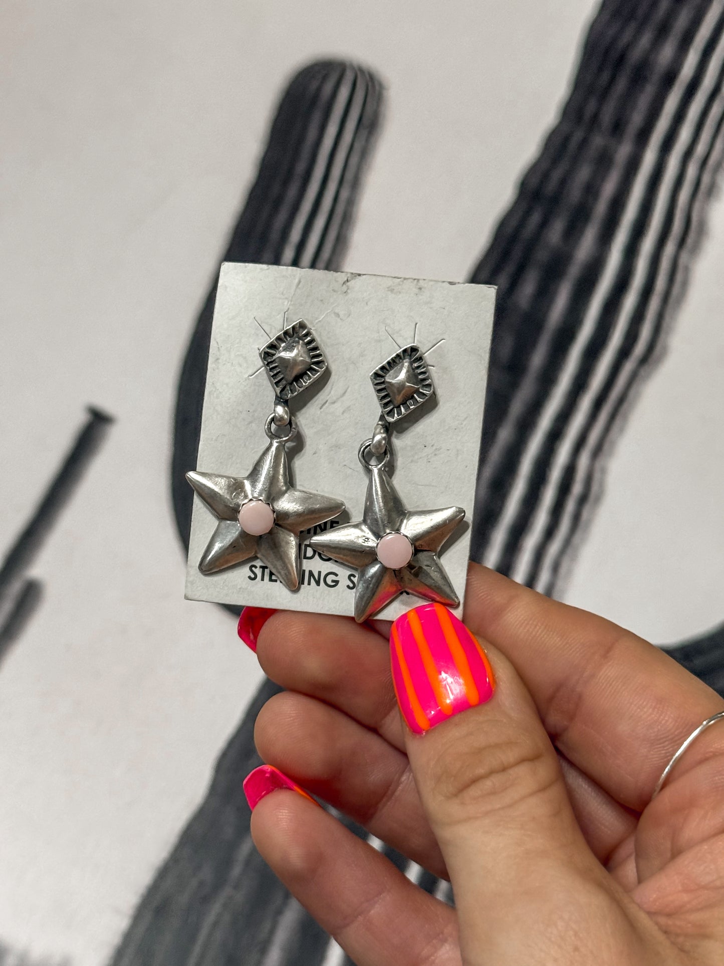 The pink conch star earrings