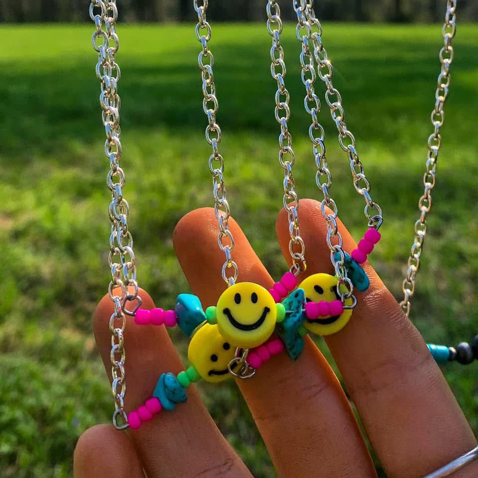 Neon smiley bar necklace
