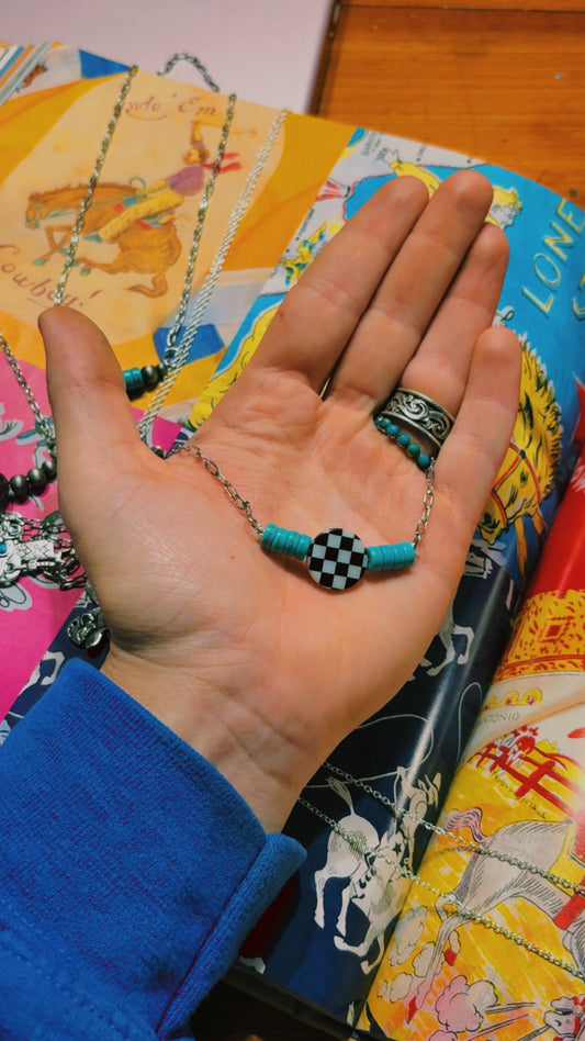 The groovy bar necklace