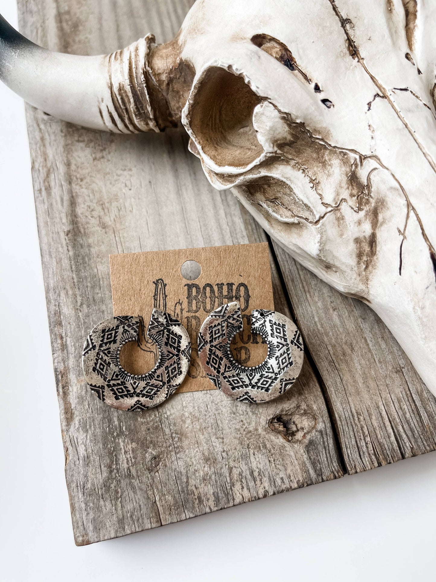 Western Textured Curved Stud Earrings: PINK