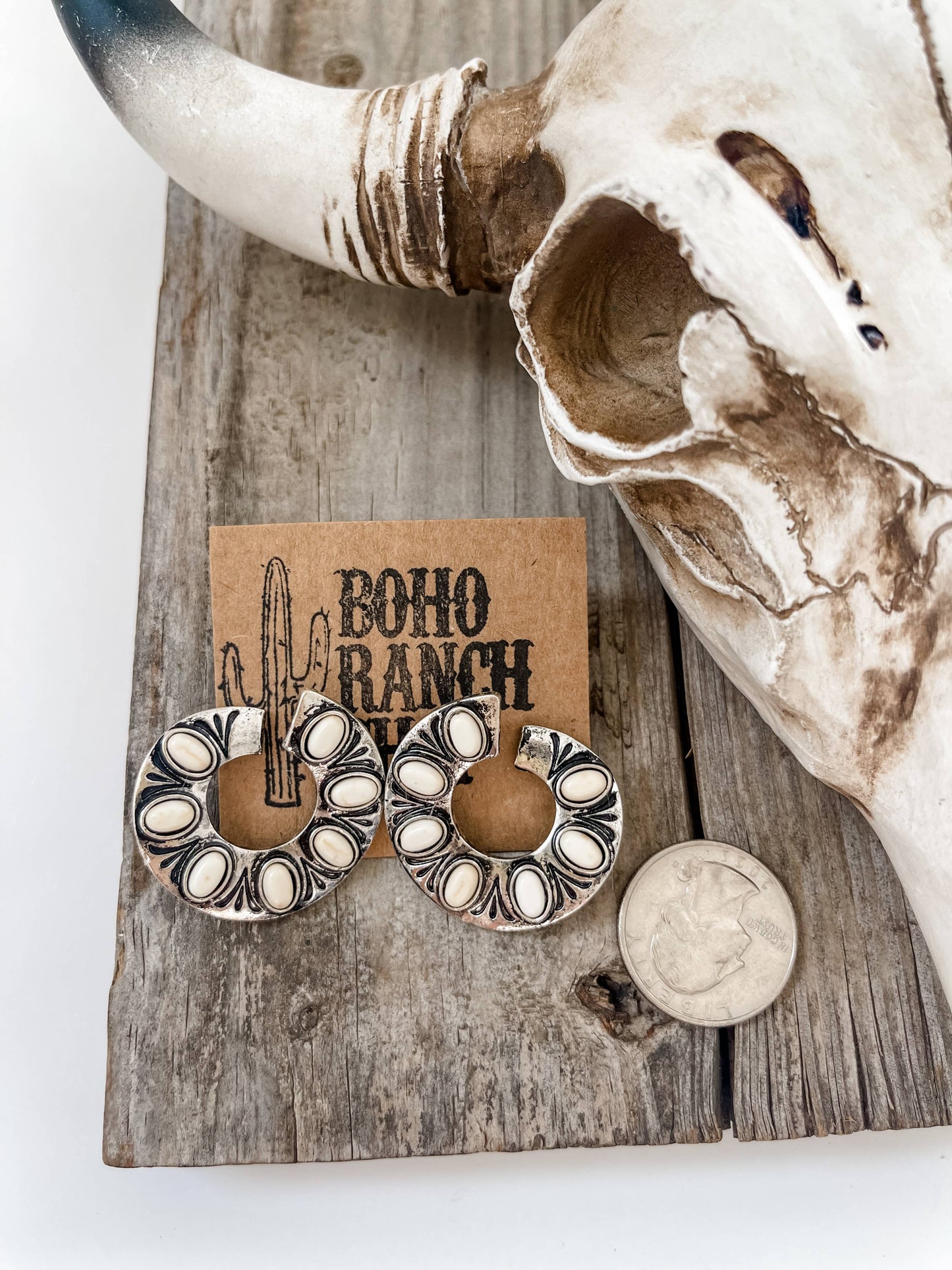 Western Textured Curved Stud Earrings: PINK