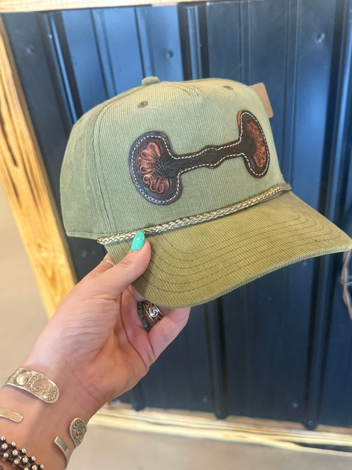 The tooled snaffle hat