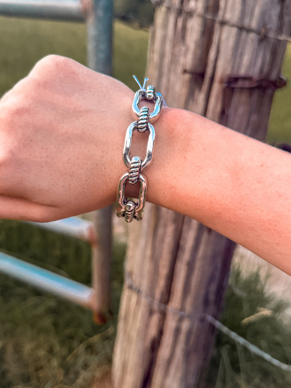 WESTERN LINKED CHAIN STRETCH BRACELET