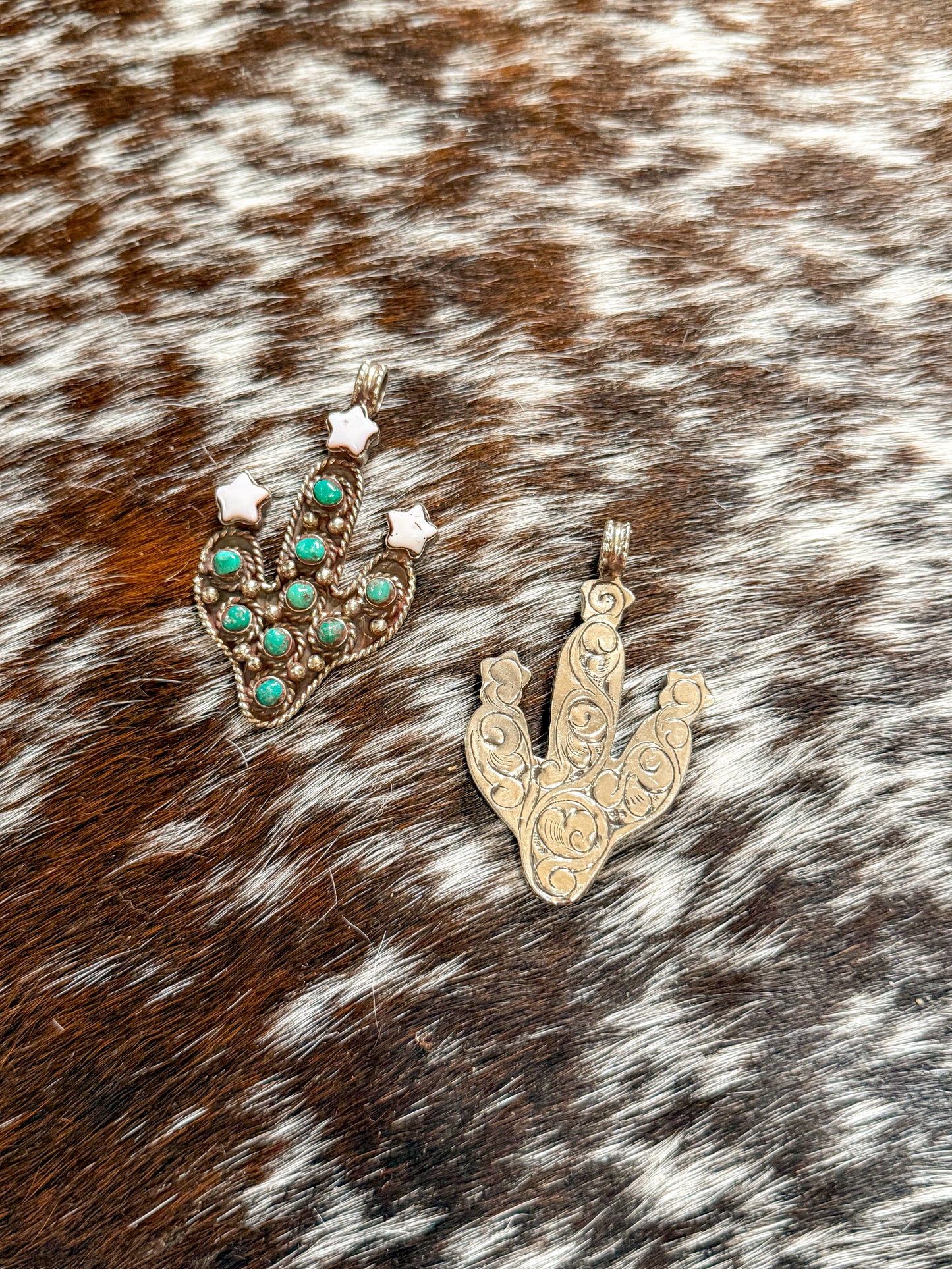Pink conch and turquoise cacti pennant - German silver