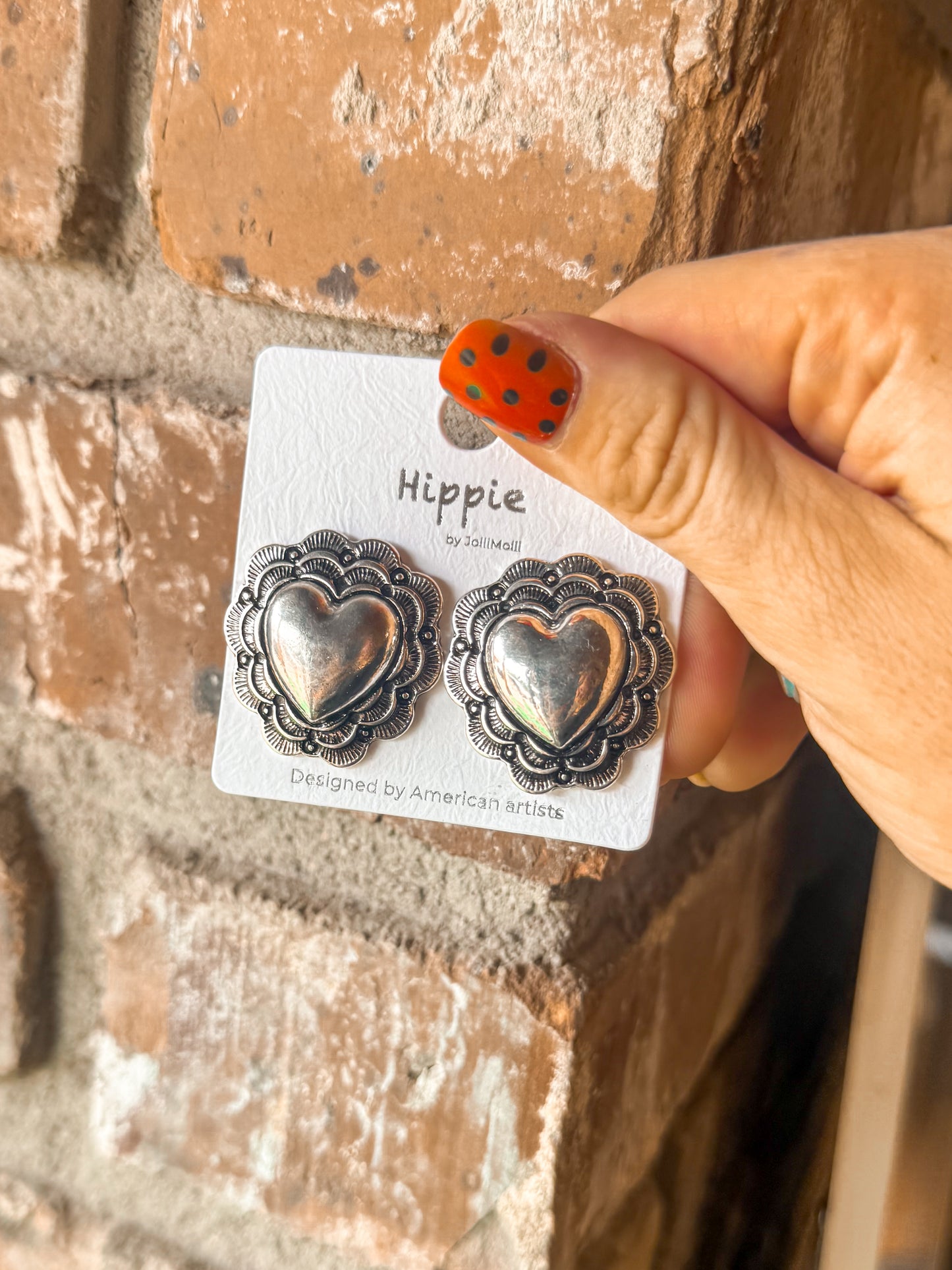 Large Scalloped Heart Stud Earrings