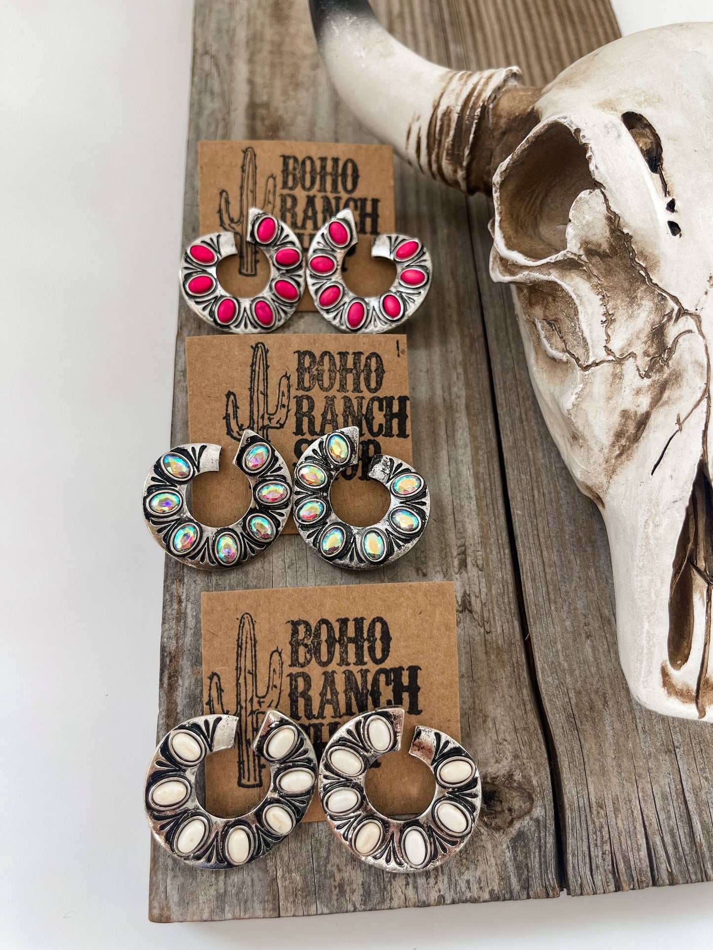 Western Textured Curved Stud Earrings: PINK