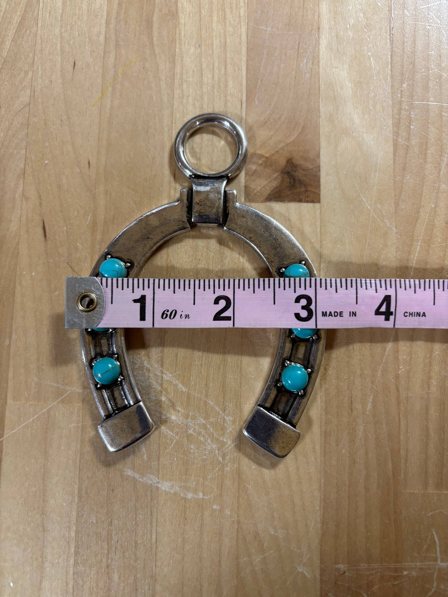 The classy horseshoe Pendant