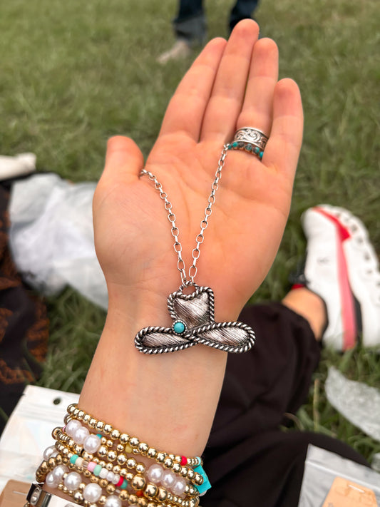 Little vanquero hat necklace