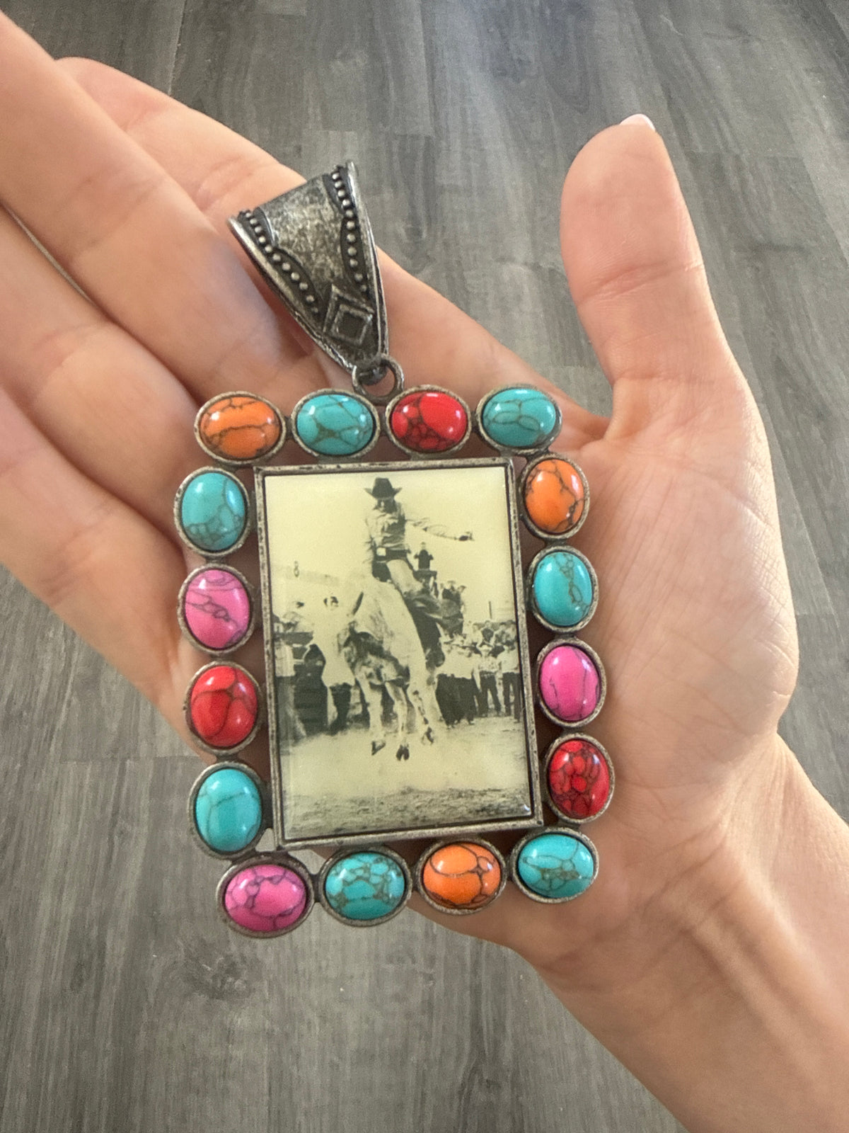 Fully cowboy pendant