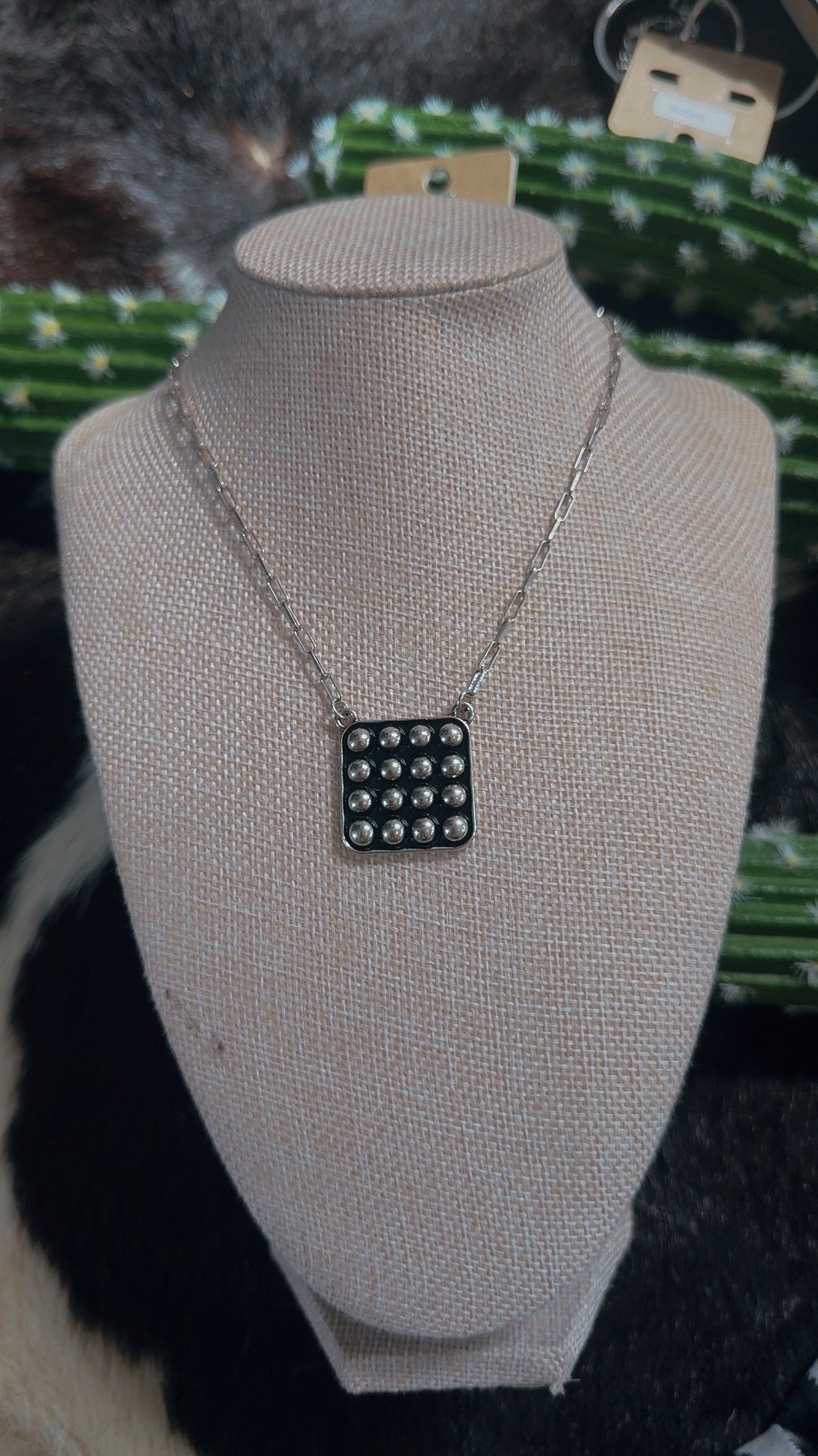 The round about necklace