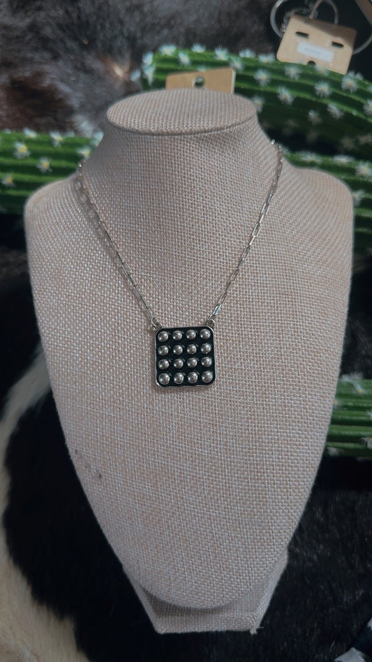 The round about necklace