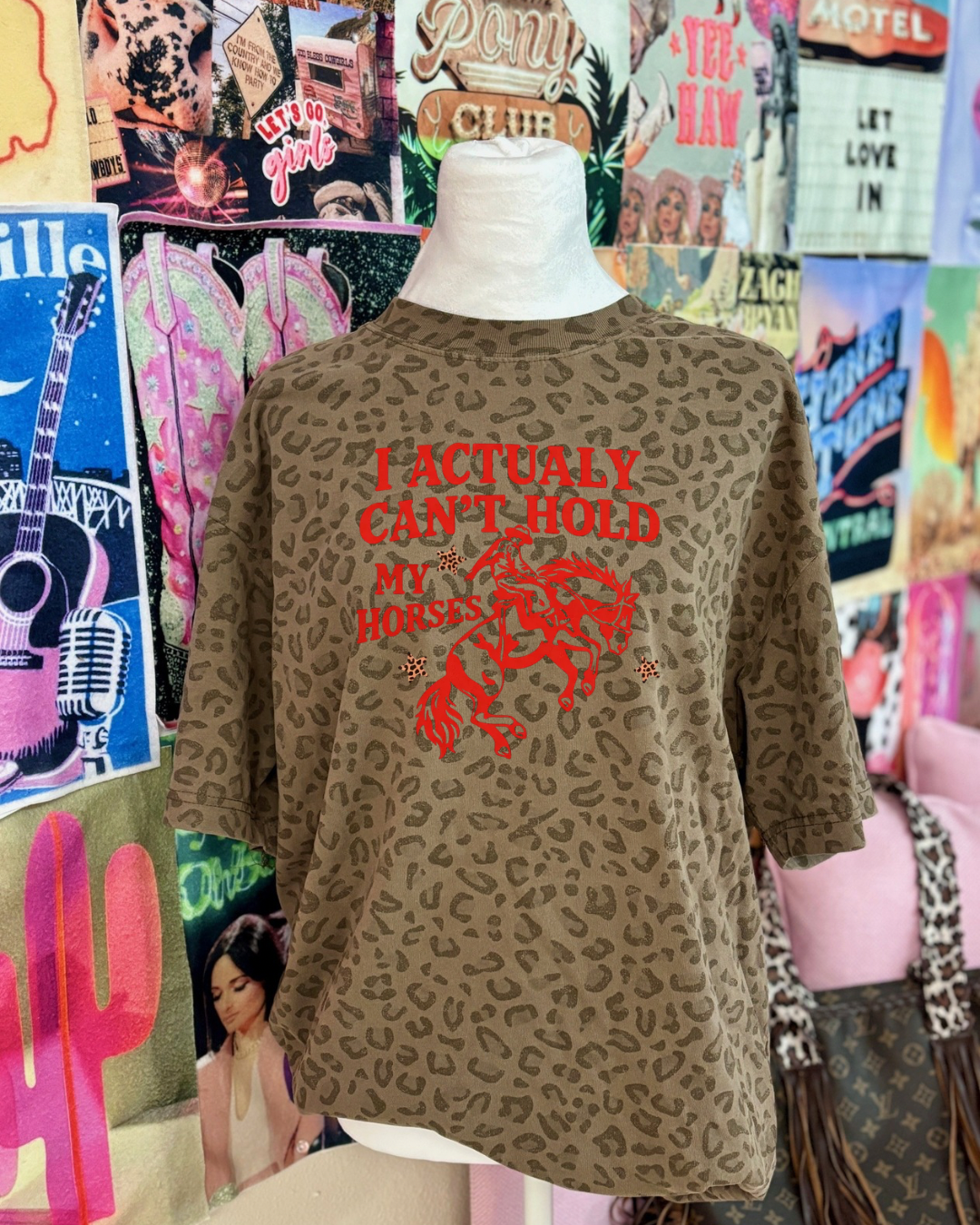 Cant hold my horses cheetah T-shirt