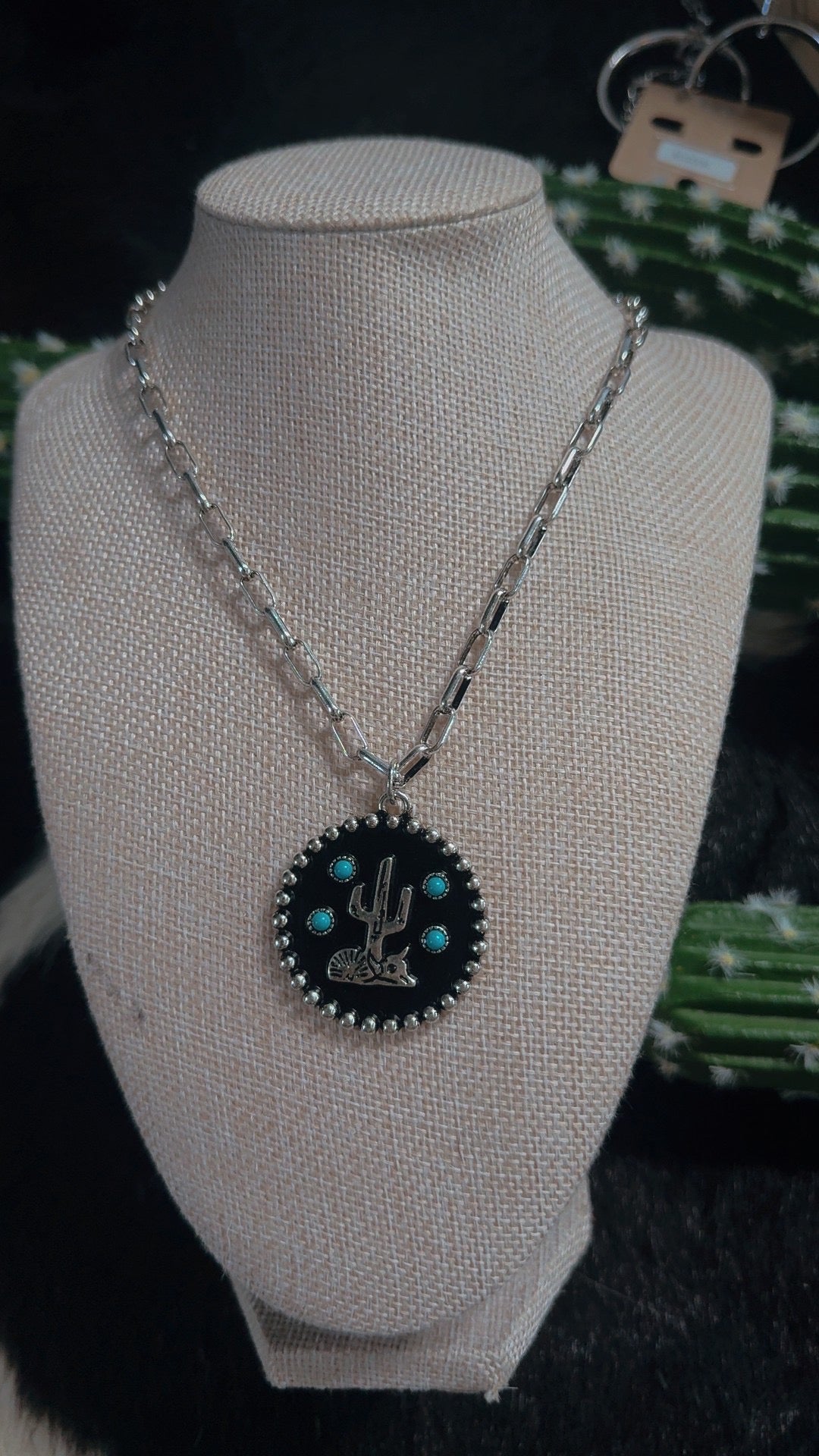 The lone cactus necklace