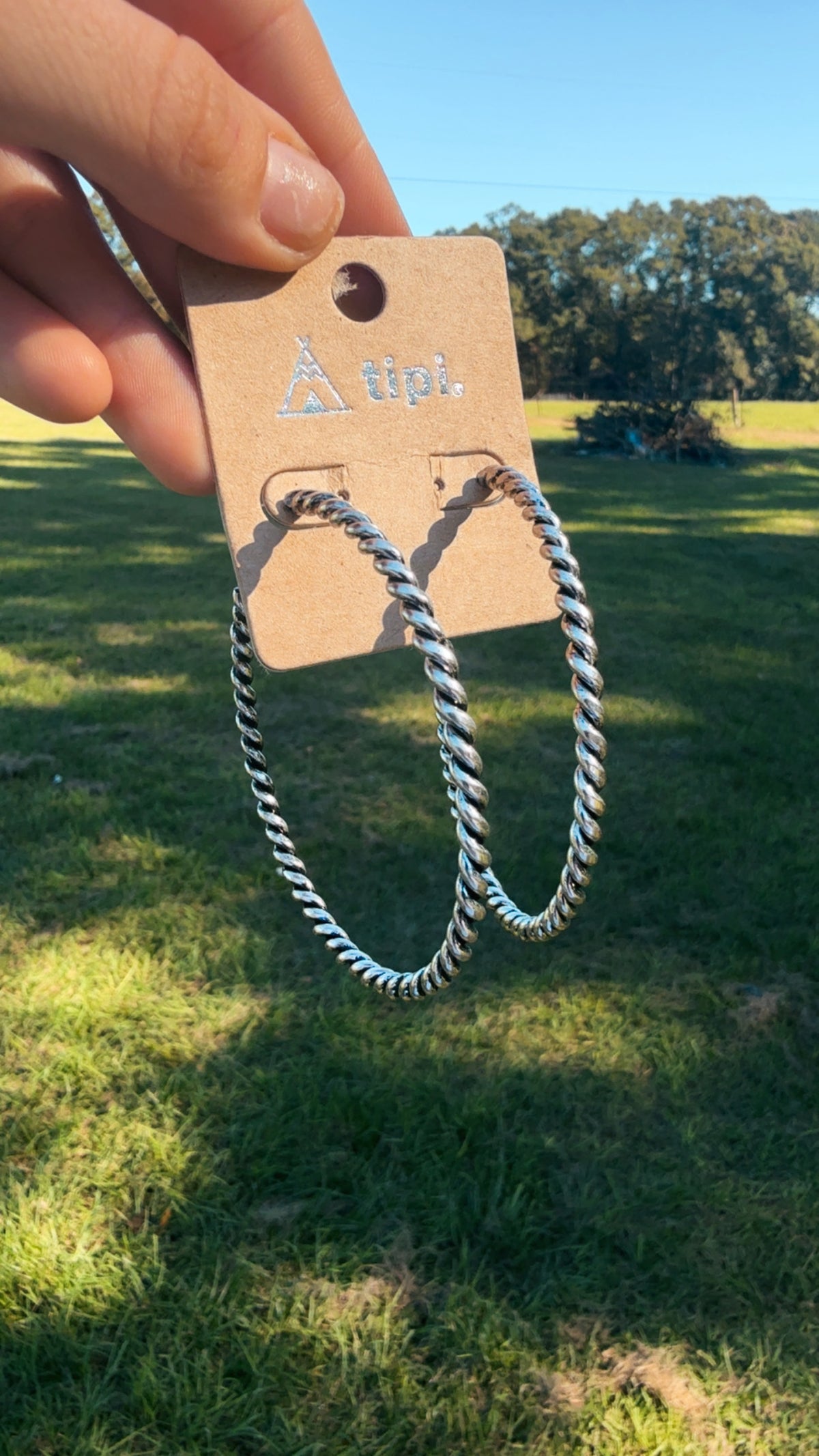 WESTERN TWISTED LARGE HOOP EARRINGS