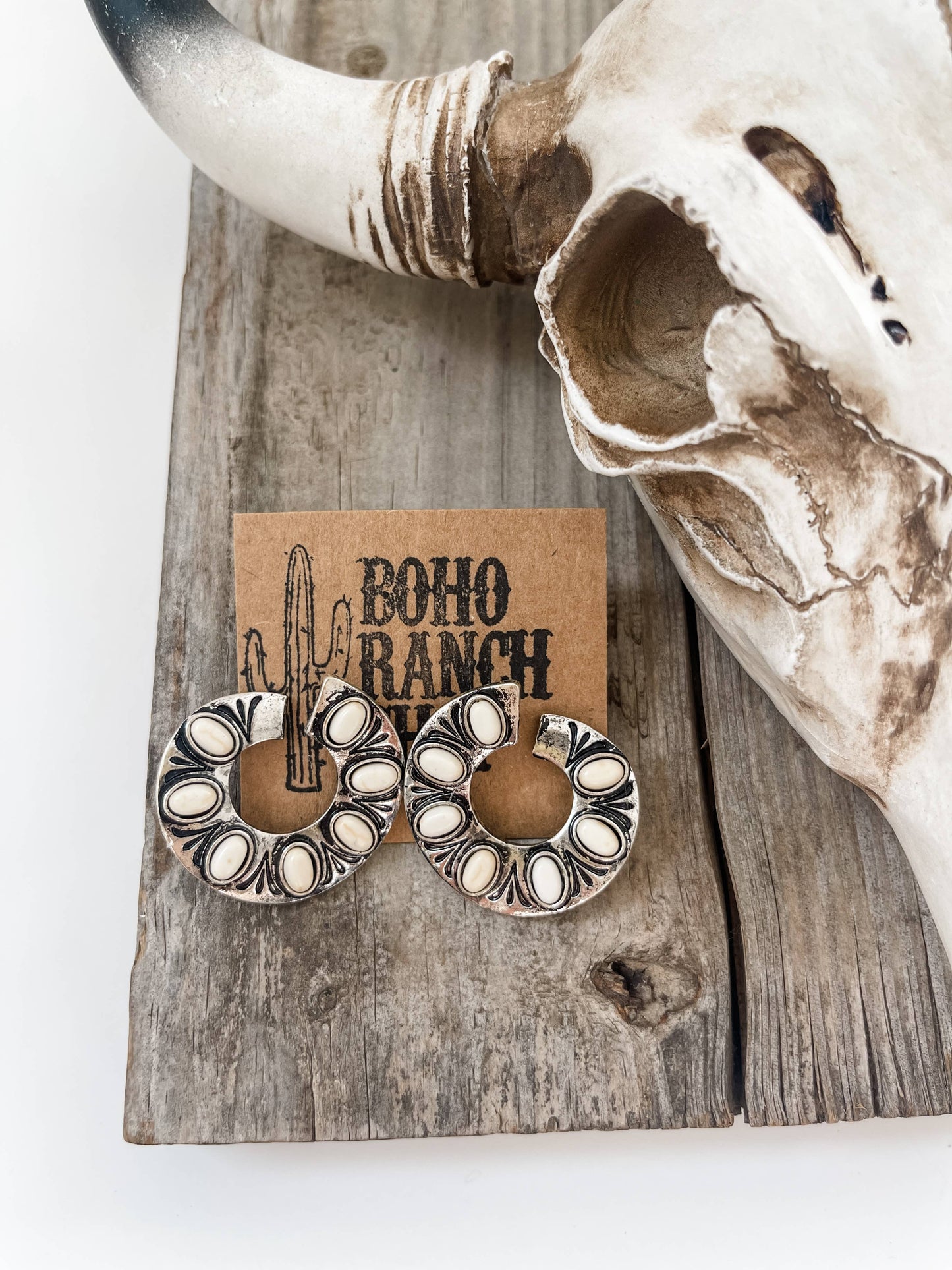 Western Textured Curved Stud Earrings: PINK
