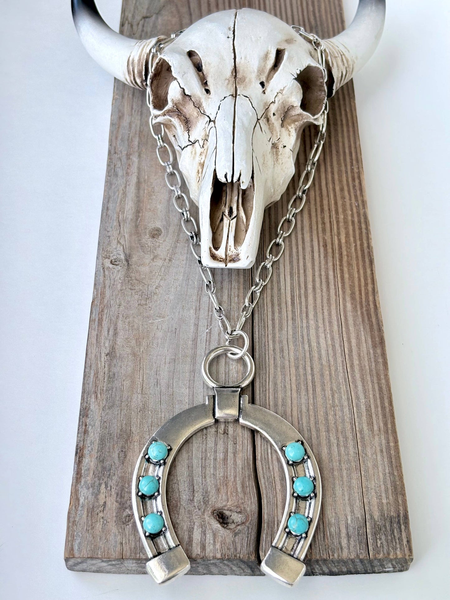 Western Horseshoe Turquoise Stone Statement Necklace: Silver