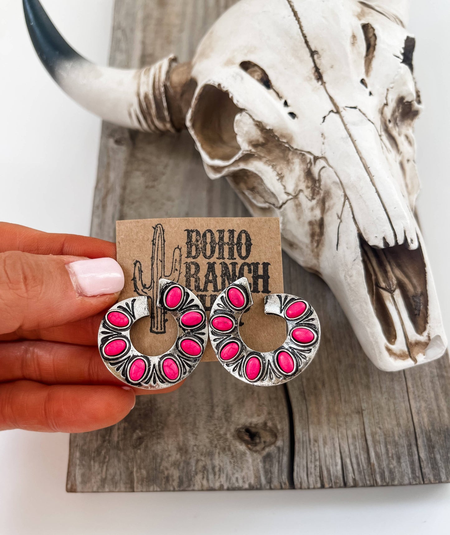 Western Textured Curved Stud Earrings: PINK