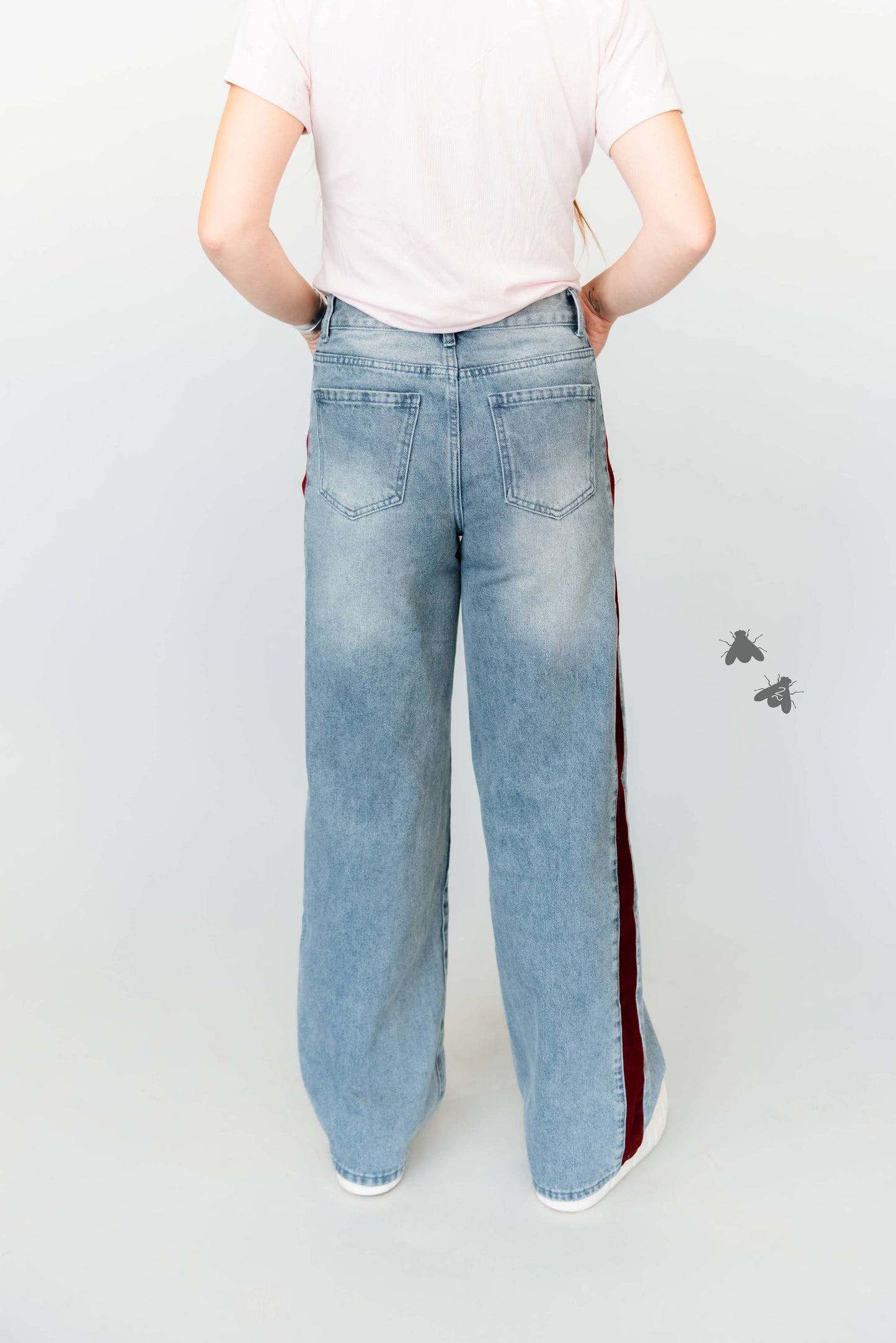 OUT OF LINE JEANS