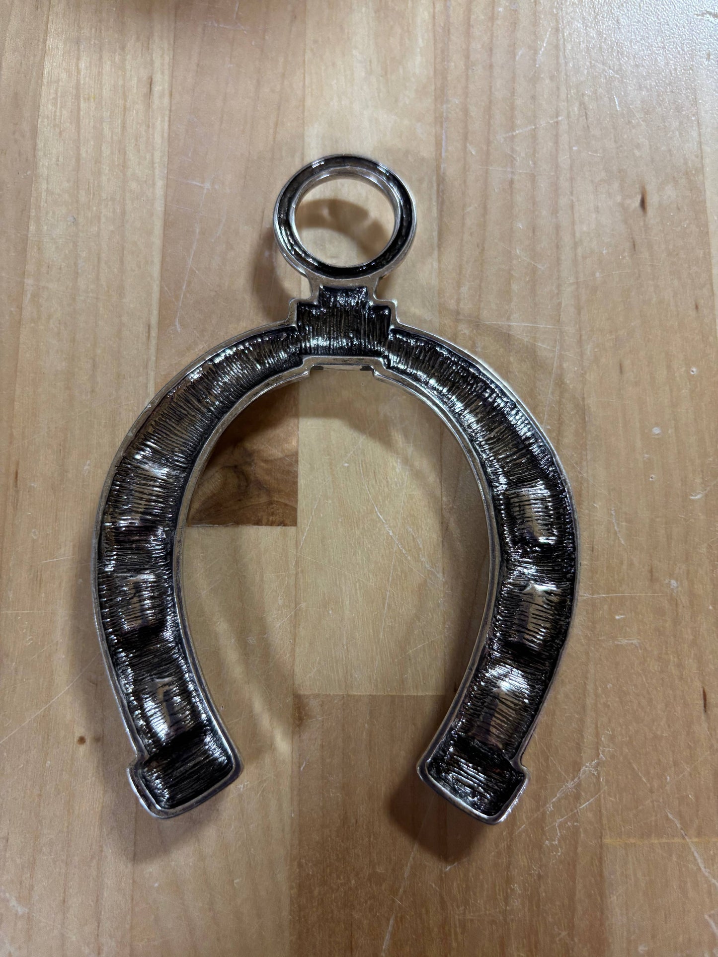 The classy horseshoe Pendant