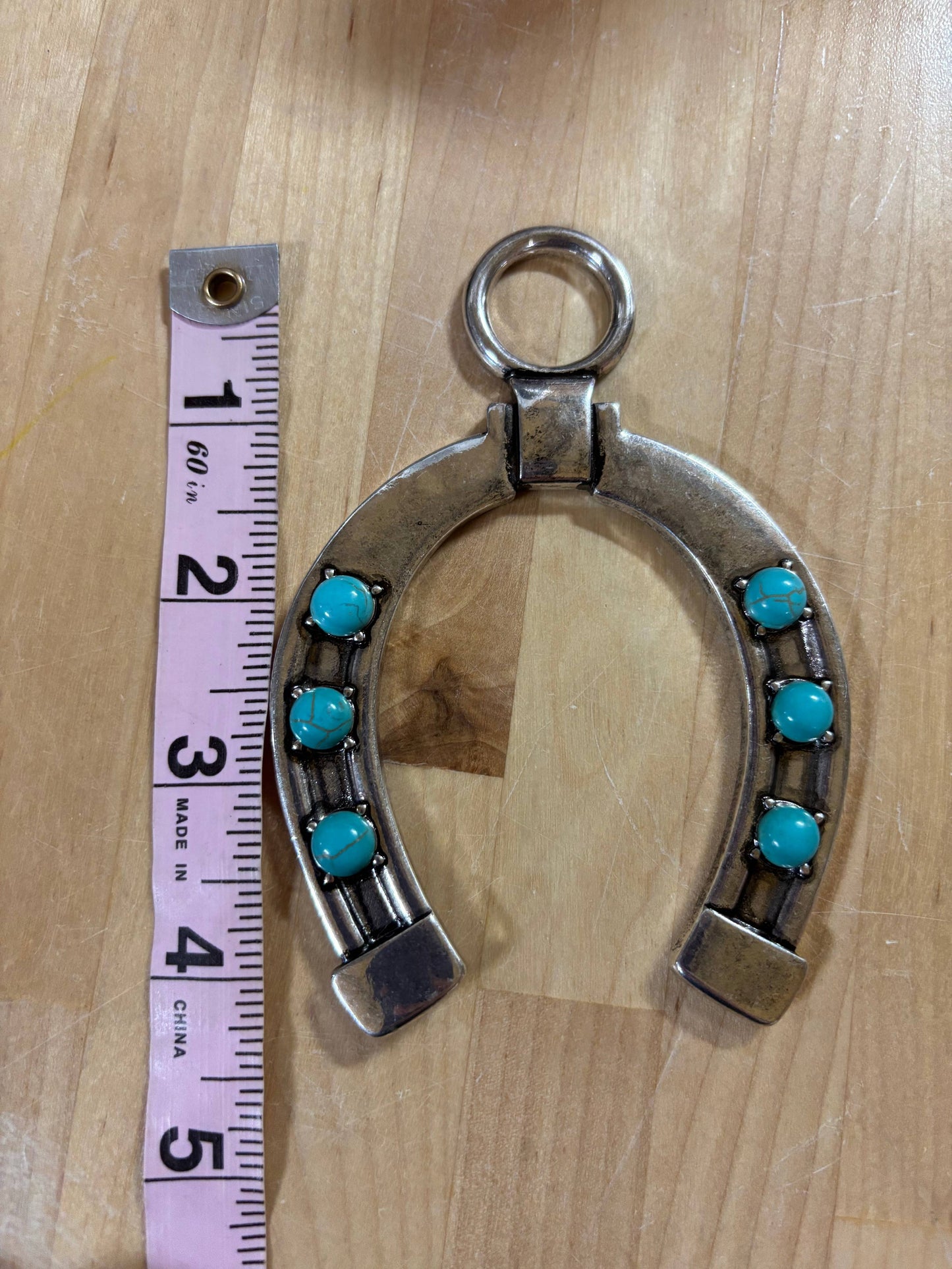 The classy horseshoe Pendant